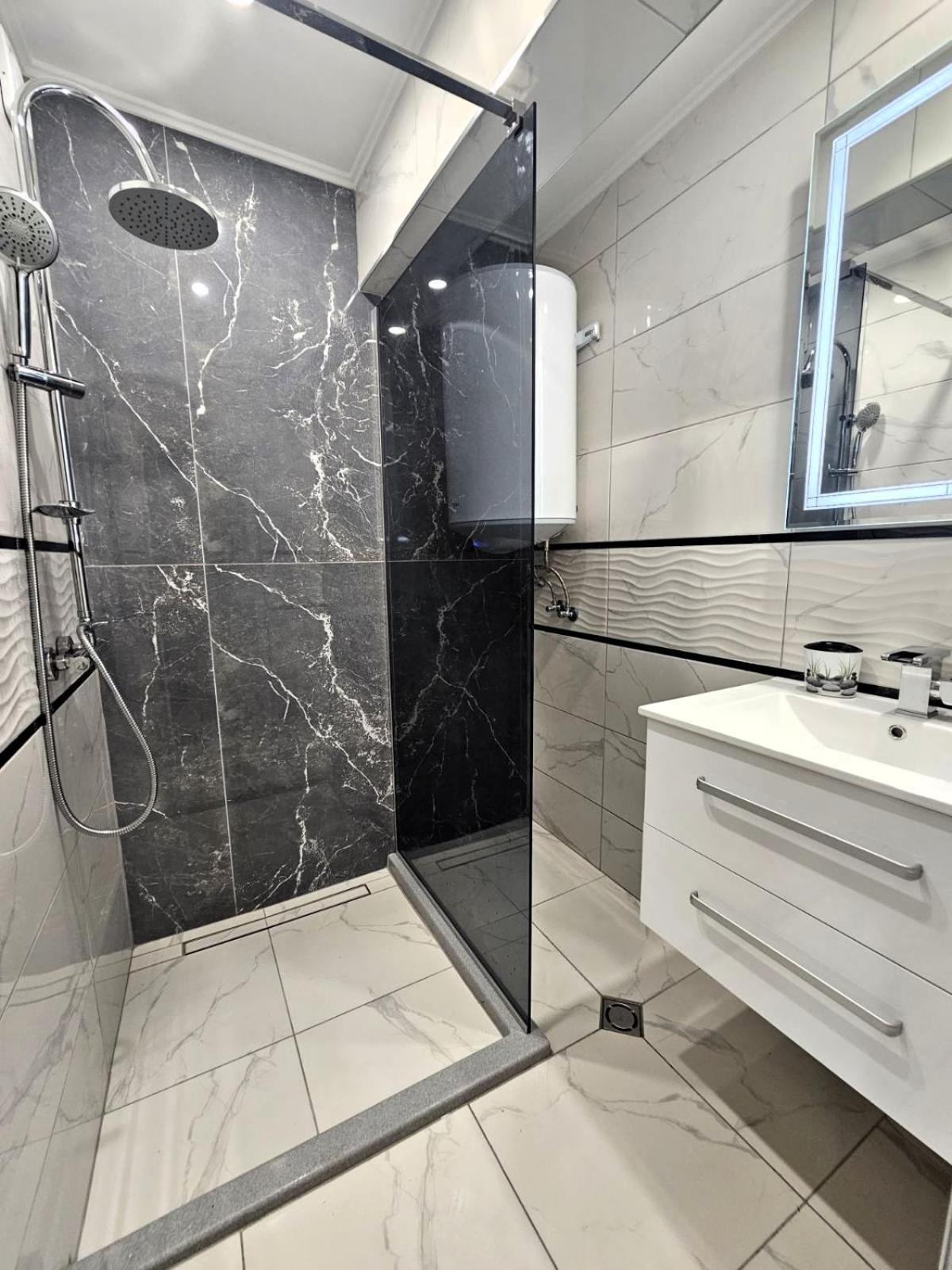 Apartment Bohemi With Free Parking Burgas Extérieur photo
